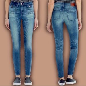 Madewell ‘9” High Rise Skinny Crop Jean Patch Pocket Edition’ in “Beltran” Wash